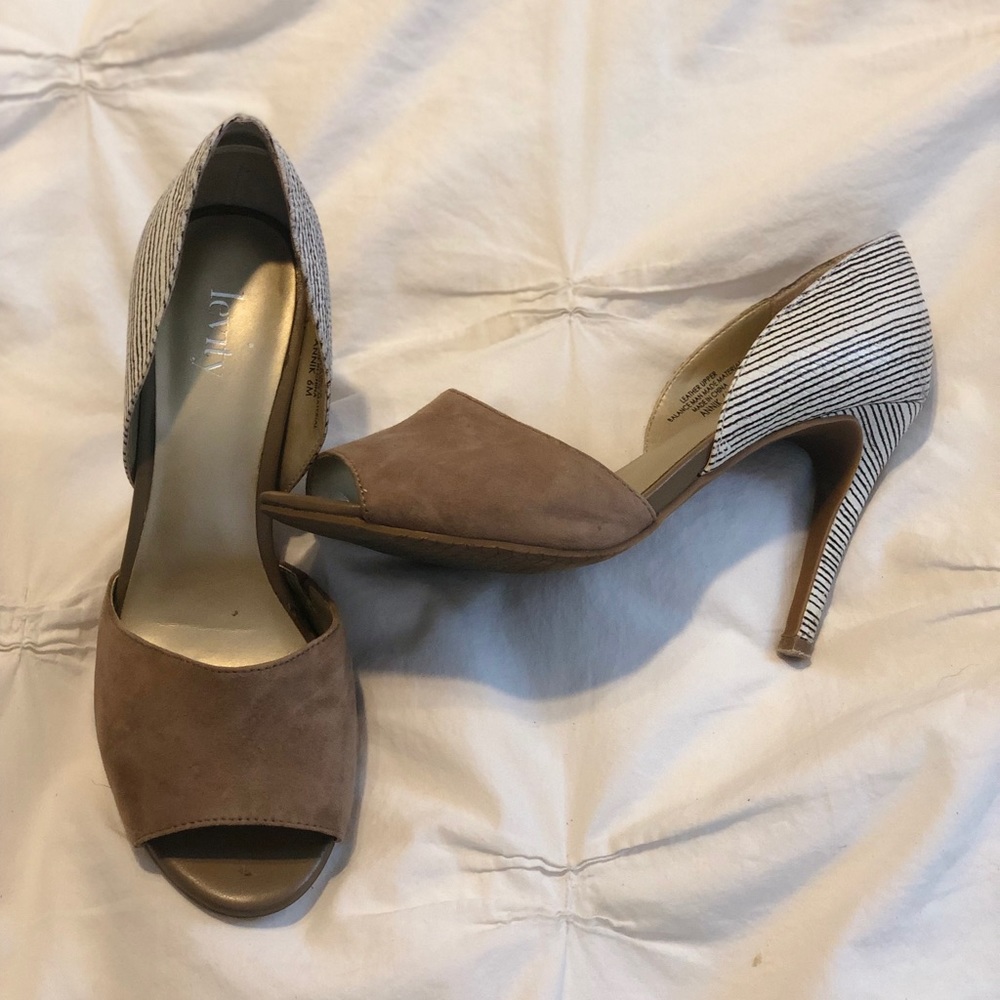 Heels/pumps - Picture 2 of 4